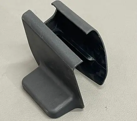Toyota Avensis T270 Front passenger seat rail trim 7213705050