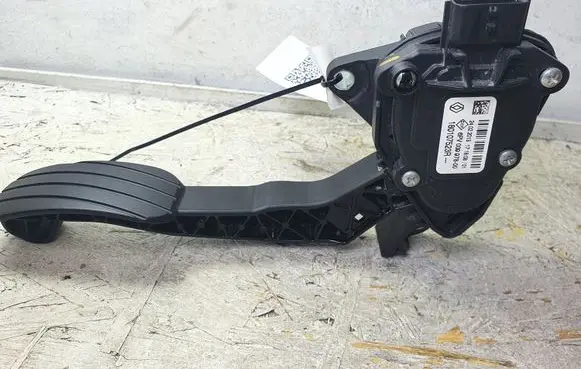 Renault Master III Accelerator throttle pedal 180107523R 6PV00997800