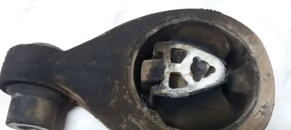 Nissan Qashqai Engine mount bracket