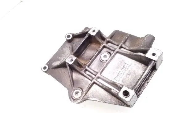 Audi A4 S4 B5 8D A/C compressor mount bracket 028260885A
