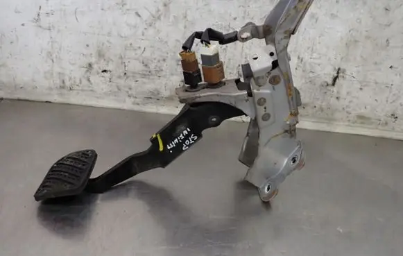Infiniti M Brake pedal 