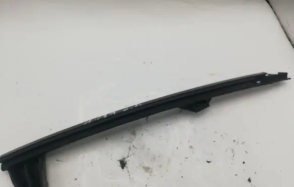 Hyundai ix20 Rear door windshield rail 835451P000