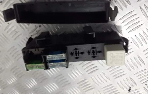 Opel Vectra C Fuse box cover 24438885