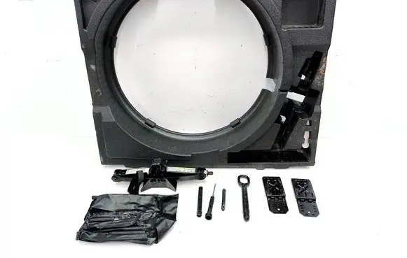 Audi Q3 8U Tool set 8U0012109S