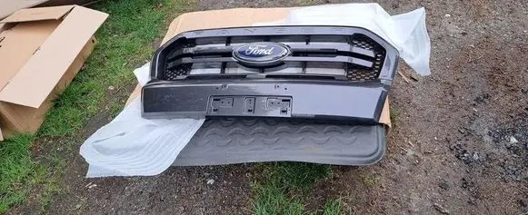 Ford Ranger Front bumper upper radiator grill JB3B8350B