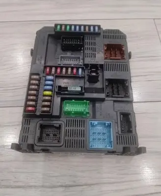 Peugeot 307 Comfort/convenience module 9807532080
