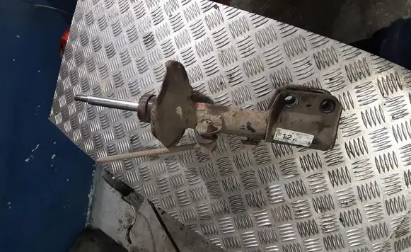 Toyota Avensis T250 Front shock absorber/damper
