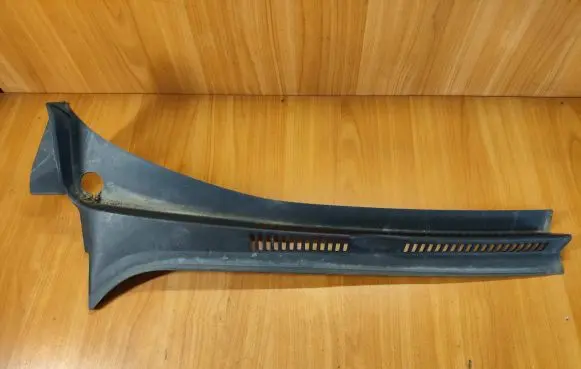Volkswagen Golf Plus Wiper trim 5M0819404B