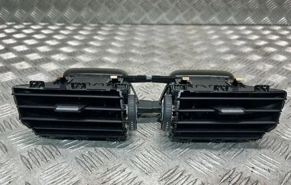 BMW 2 F45 Dash center air vent grill 9262955