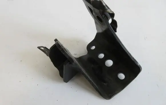 Toyota Auris E180 Engine mounting bracket