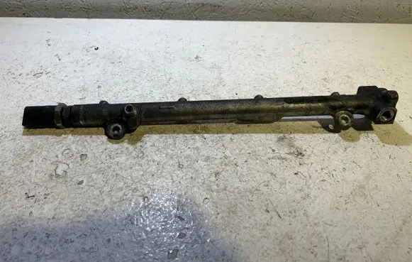 Mercedes-Benz C W203 Fuel main line pipe A6110700095 019488 0445214004