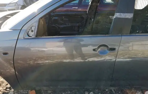 Citroen C-Crosser Front door