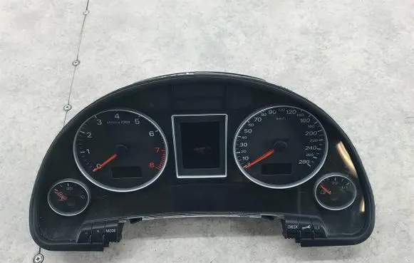 Audi A4 S4 B7 8E 8H Speedometer (instrument cluster) 8E0920900S
