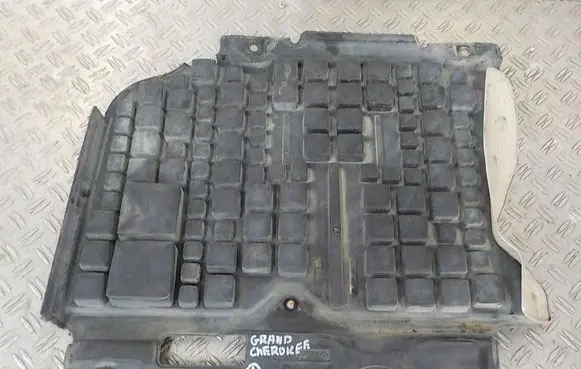 Jeep Grand Cherokee Engine splash shield/under tray 68191341