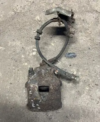 Volkswagen Polo IV 9N3 Front brake caliper