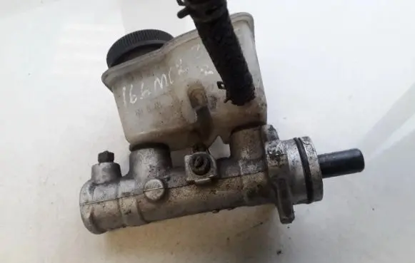 Mazda 323 F Master brake cylinder