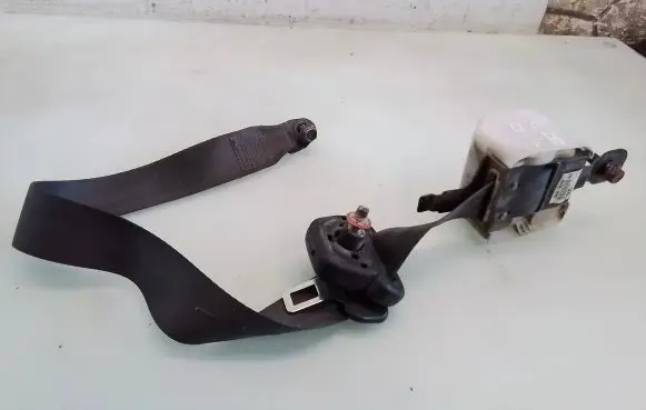 Hyundai H-100 Rear seatbelt