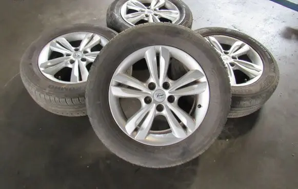 Hyundai ix35 R17 alloy rim 529102S200