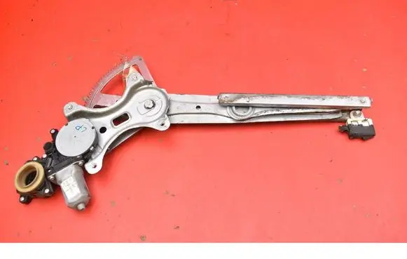 Toyota Corolla Verso E121 Front door window regulator with motor 698200F010
