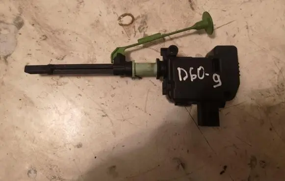 Volvo S80 Fuel tank cap lock 86113136