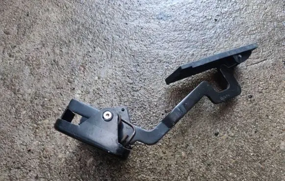 Jeep Cherokee XJ Accelerator throttle pedal 52079117
