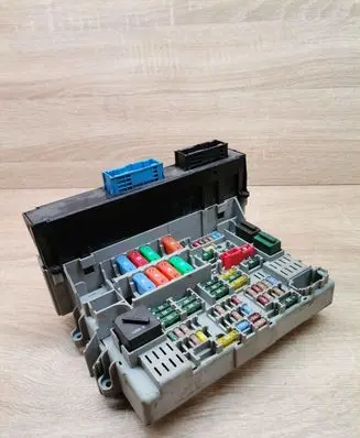 BMW 3 E92 E93 Fuse module 9131780 10688710