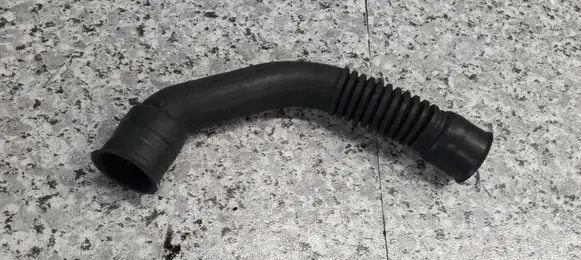 Volkswagen Golf III Breather hose/pipe 028103493T