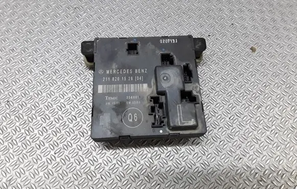 Mercedes-Benz E W211 Door control unit/module 2118201526