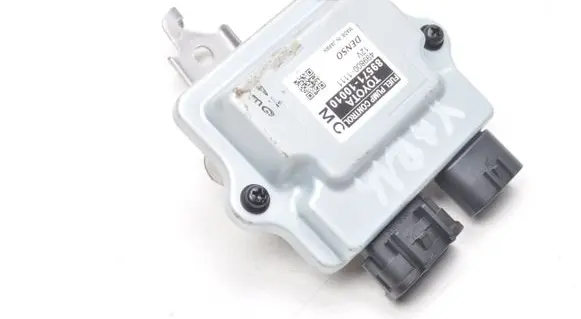 Toyota Yaris Fuel injection pump control unit/module 89571-10010