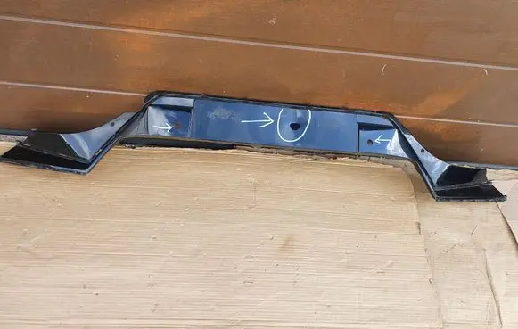 Front bumper splitter molding