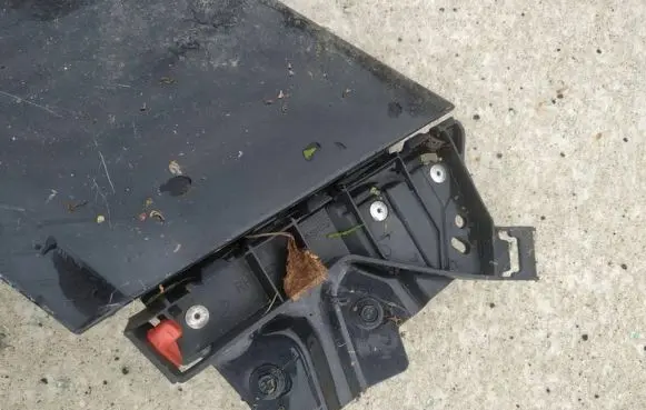 Front bumper mounting bracket