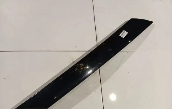 Skoda Fabia Mk2 (5J) Front door glass trim molding 5J6853263A