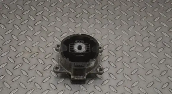 Jaguar I-Pace Engine mount bracket