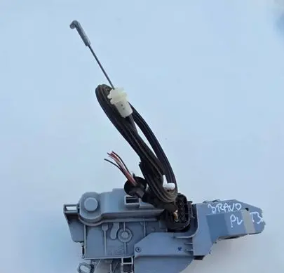 Fiat Bravo Front door lock 151931418