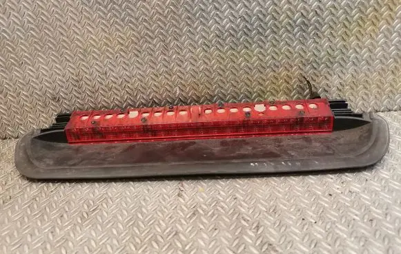 Third/center stoplight