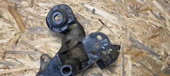 Audi A6 S6 C5 4B Engine mounting bracket 4B0199352A
