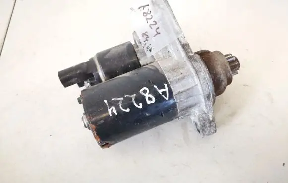 Volkswagen Golf V Starter motor 02t911023