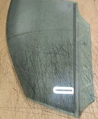 Mercedes-Benz ML W164 Front door window glass four-door 43R000004