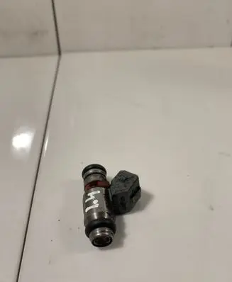 Volkswagen Golf IV Fuel injector 036031C