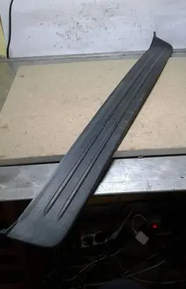 Front sill trim cover
