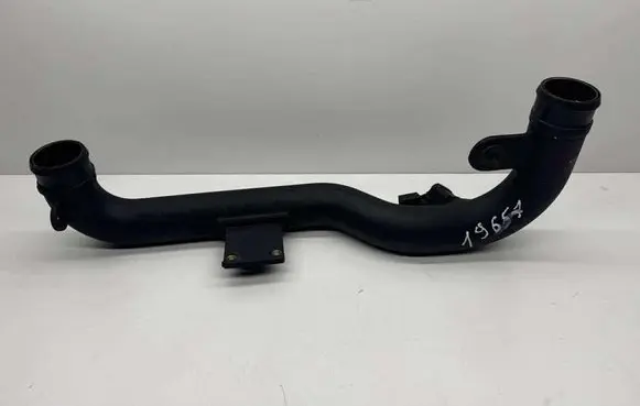 Volkswagen PASSAT B5 Intercooler hose/pipe 8D0145840