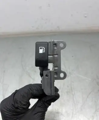 Subaru BRZ Fuel tank opening switch 