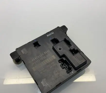 Mercedes-Benz CLS C219 Door control unit/module 2198200226 18090000 9770078617