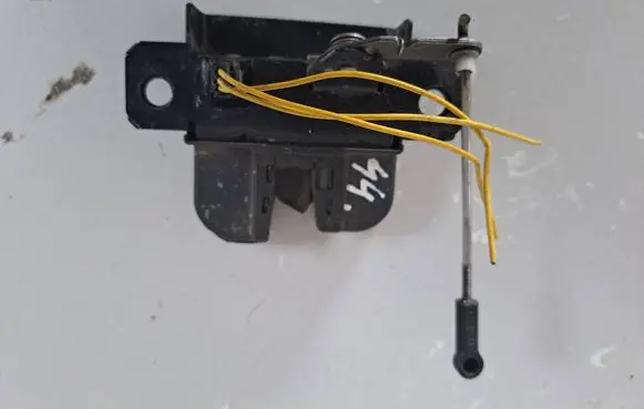 Volkswagen Caddy Rear door lock 2K0827505J