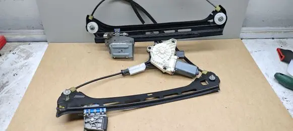 Mercedes-Benz E A207 Front door electric window regulator A2077200146