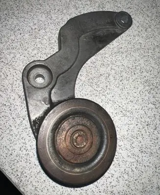 BMW 5 E39 Generator/alternator bracket 2248561