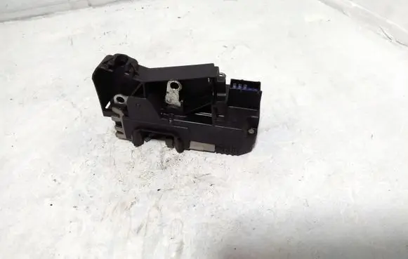 Opel Vivaro Front door lock 91166229 8200008261