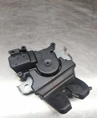 Loading door lock