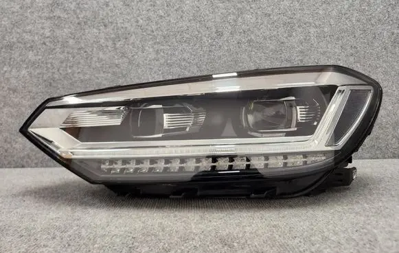 Volkswagen Touran III Headlight/headlamp 5TB941081DSCZ 5TB941081D