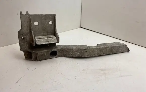 BMW 5 F10 F11 Radiator mount bracket 718651309